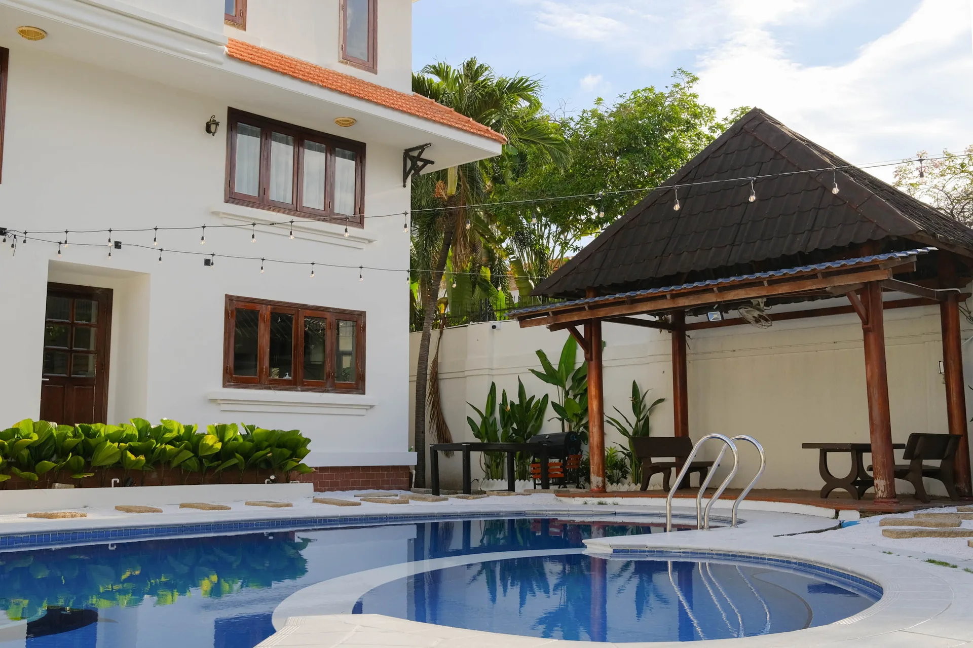 Zeus Living · Oasis Villa